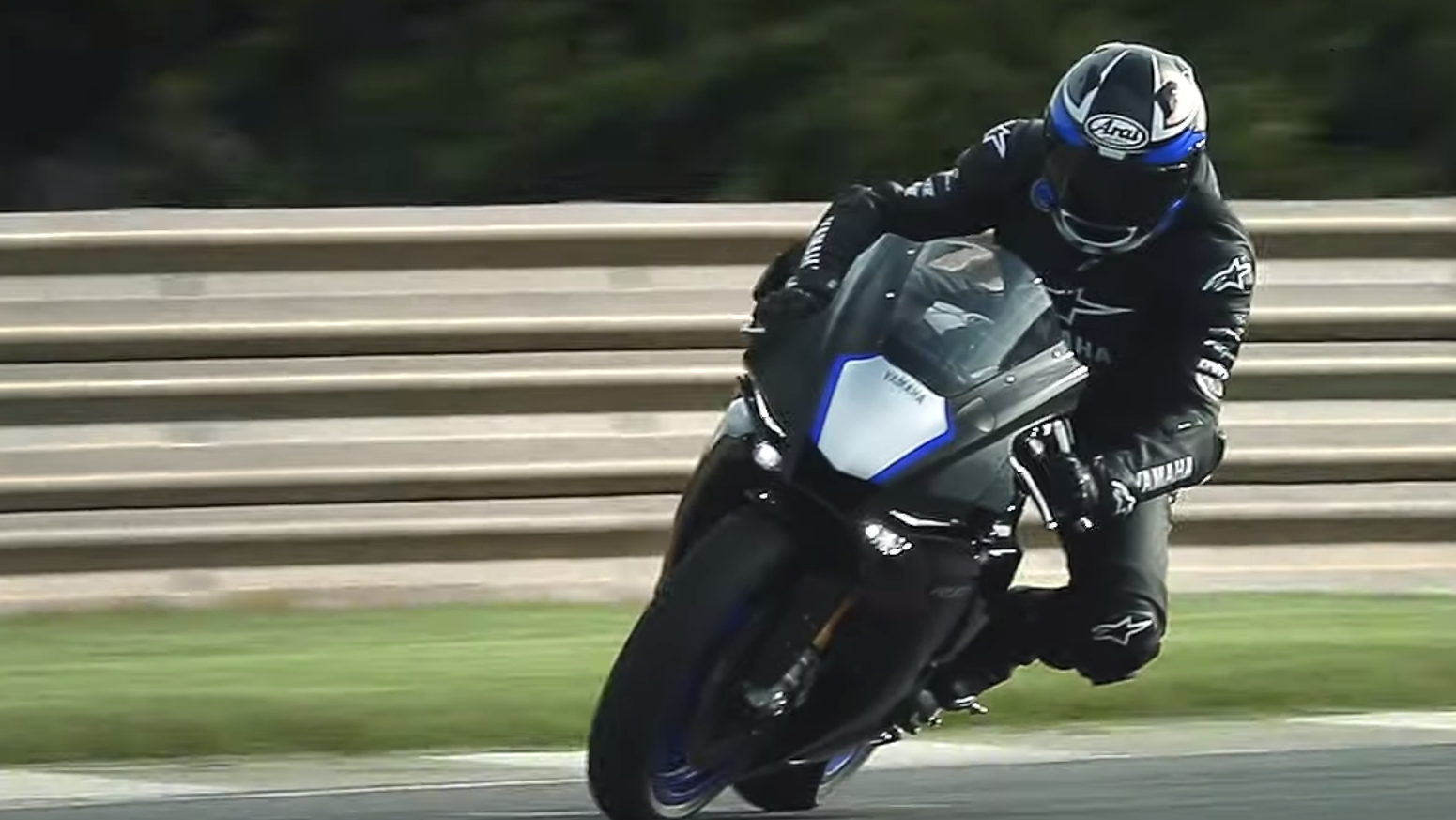 Yamaha R1 